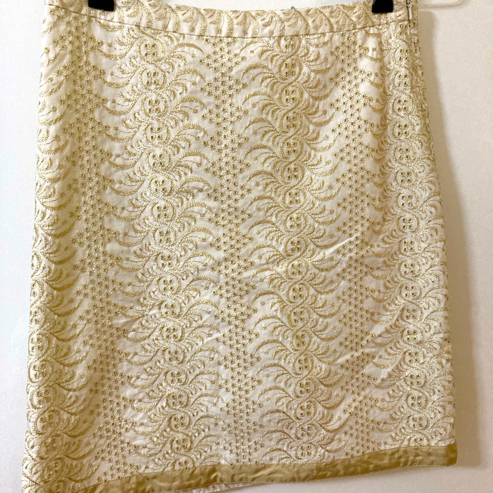 Like new,Sassy Banana Rep skirt.Perfect glam piece